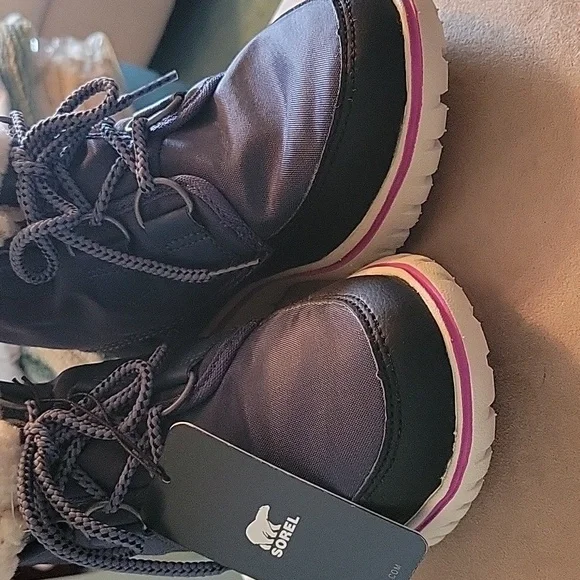 Brand new Sorel boots - Picture 2 of 5